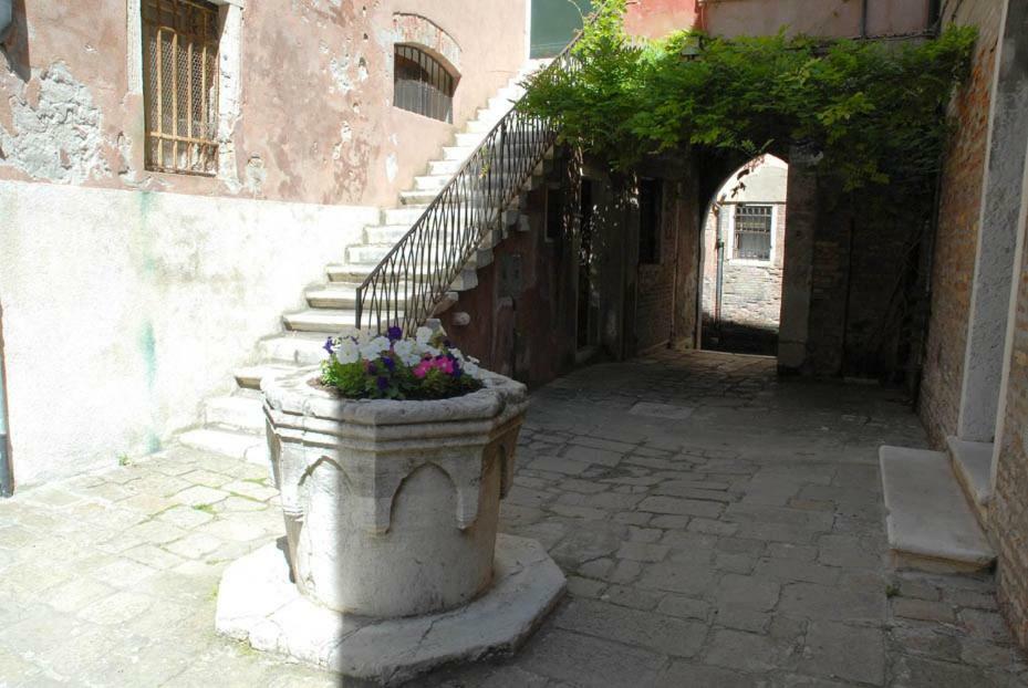 Dorsoduro - Corte Della Comare Венеція Екстер'єр фото