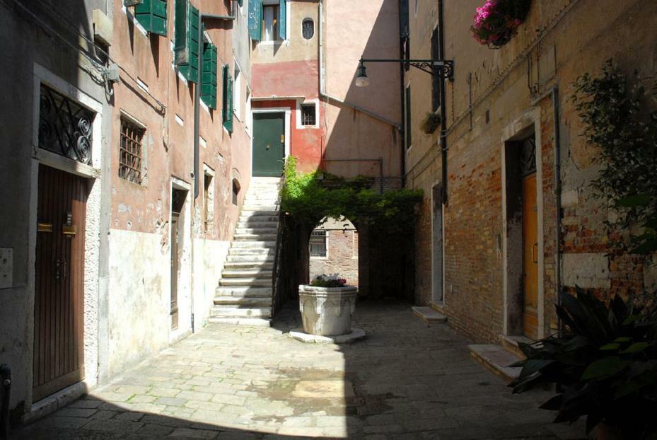 Dorsoduro - Corte Della Comare Венеція Екстер'єр фото